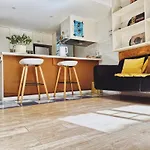 Citywalk Cottage With Two Beds And Courtyard