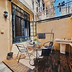 Citywalk Cottage With Two Beds And Courtyard