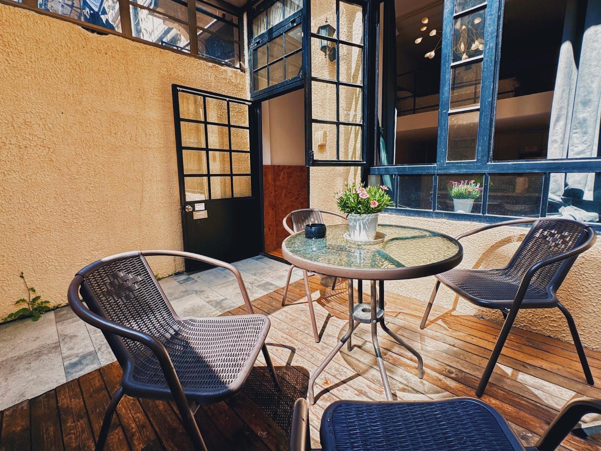 Citywalk With Two Beds And Courtyard *