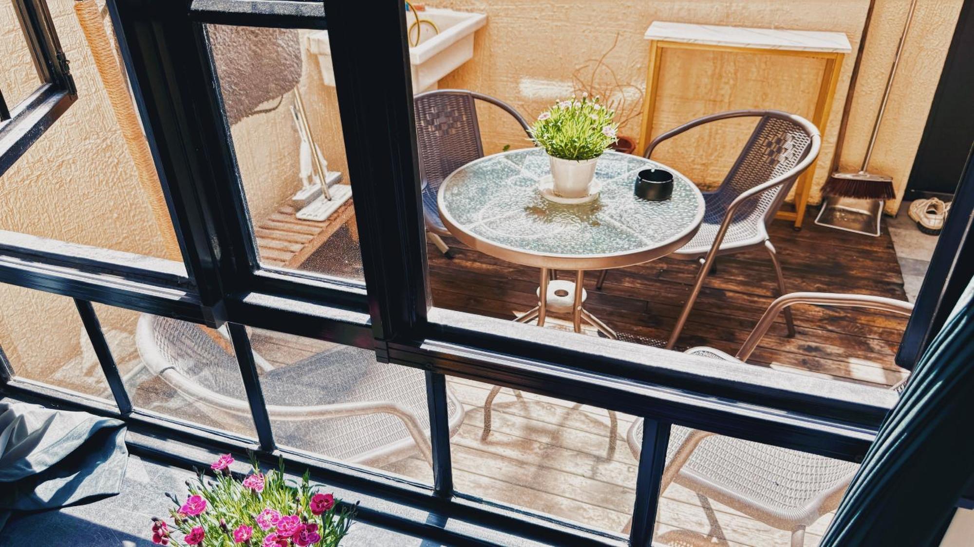 Citywalk With Two Beds And Courtyard Apartment *
