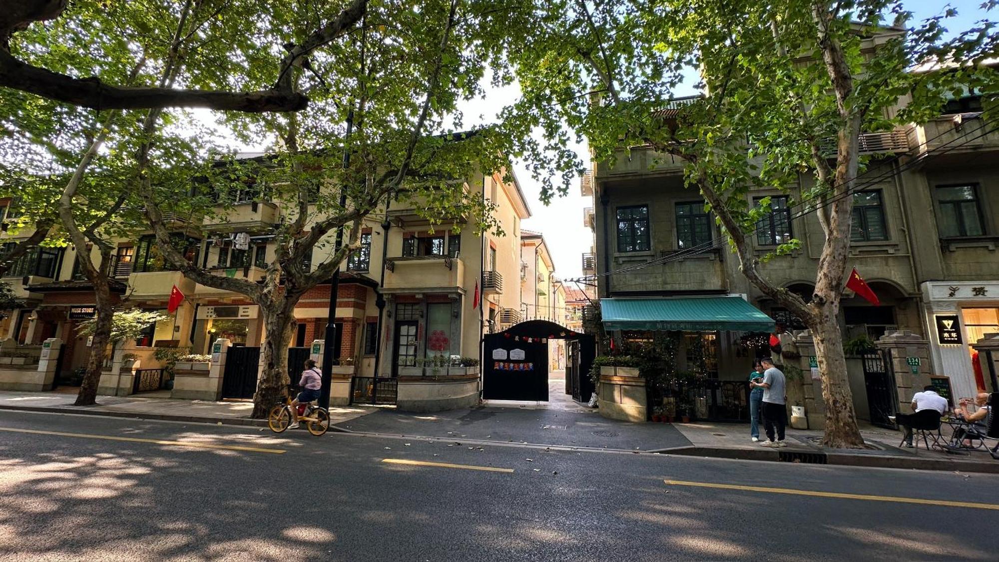 Citywalk With Two Beds And Courtyard Apartment *